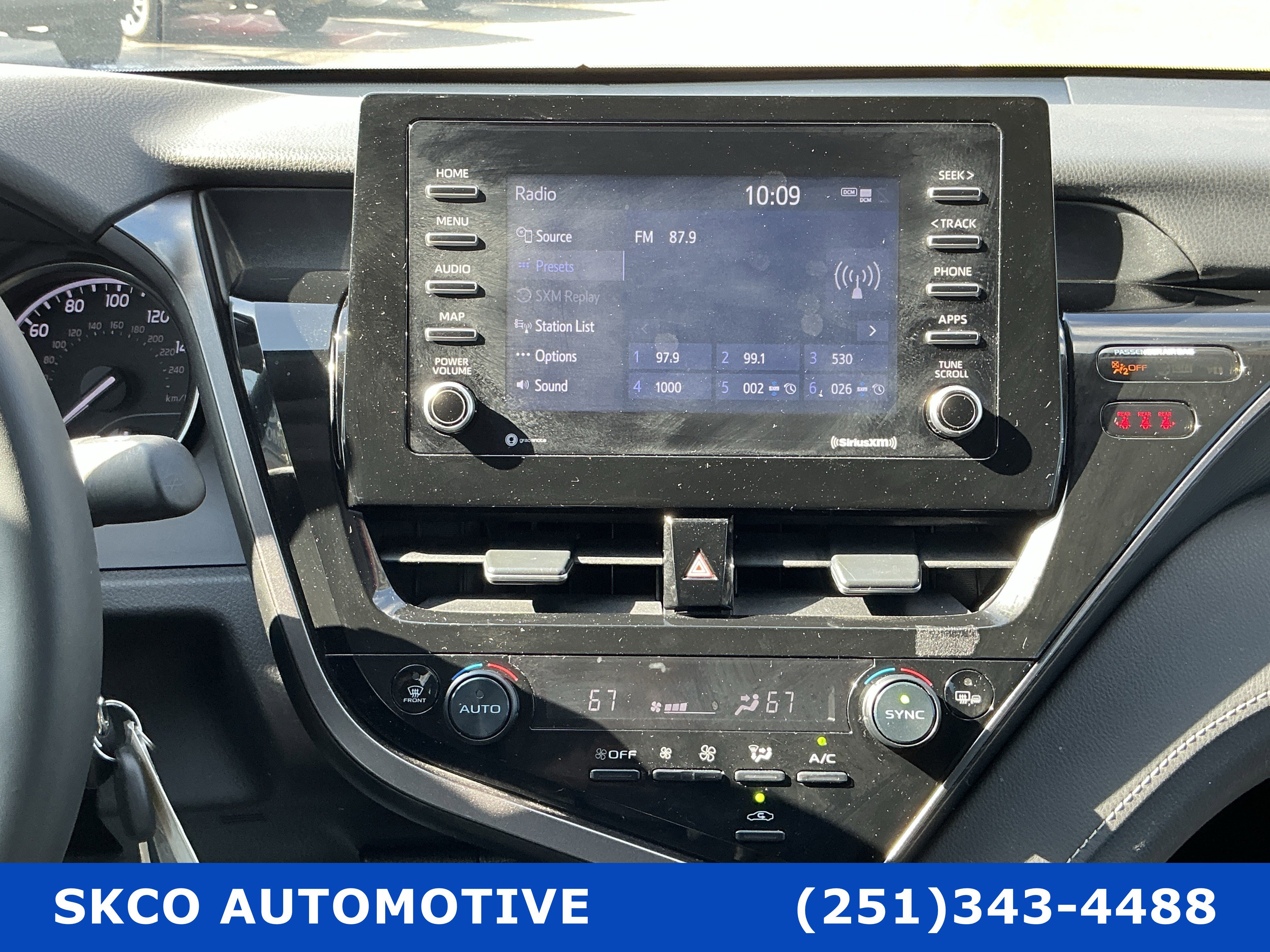 Used 2024 Toyota Camry SE image 16