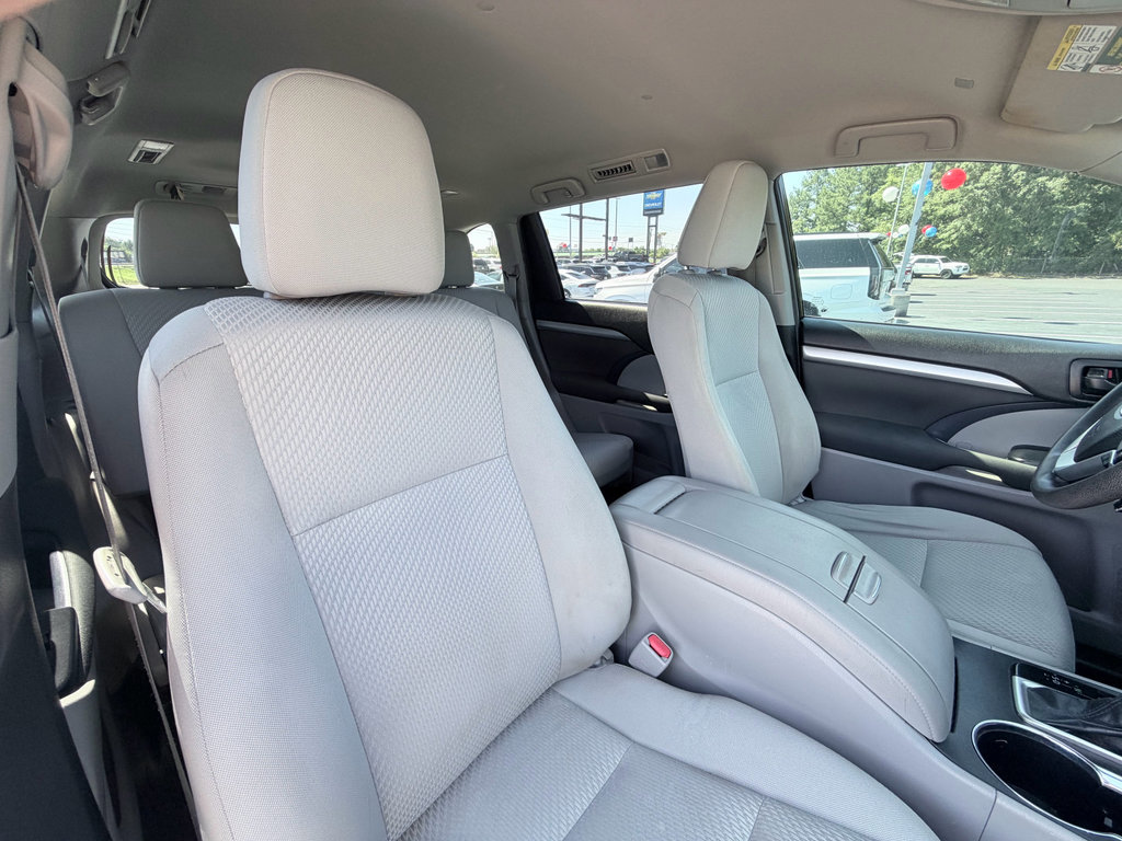Used 2019 Toyota Highlander LE FWD image 23