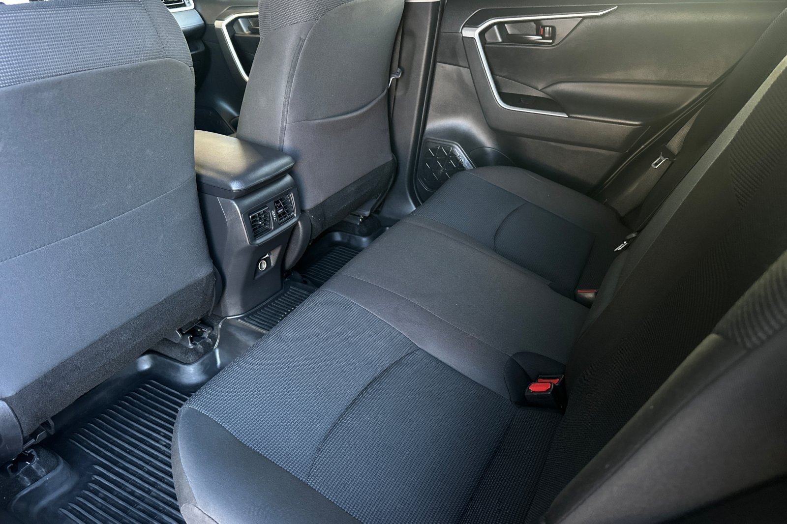 Certified 2024 Toyota RAV4 LE AWD/4WD image 11
