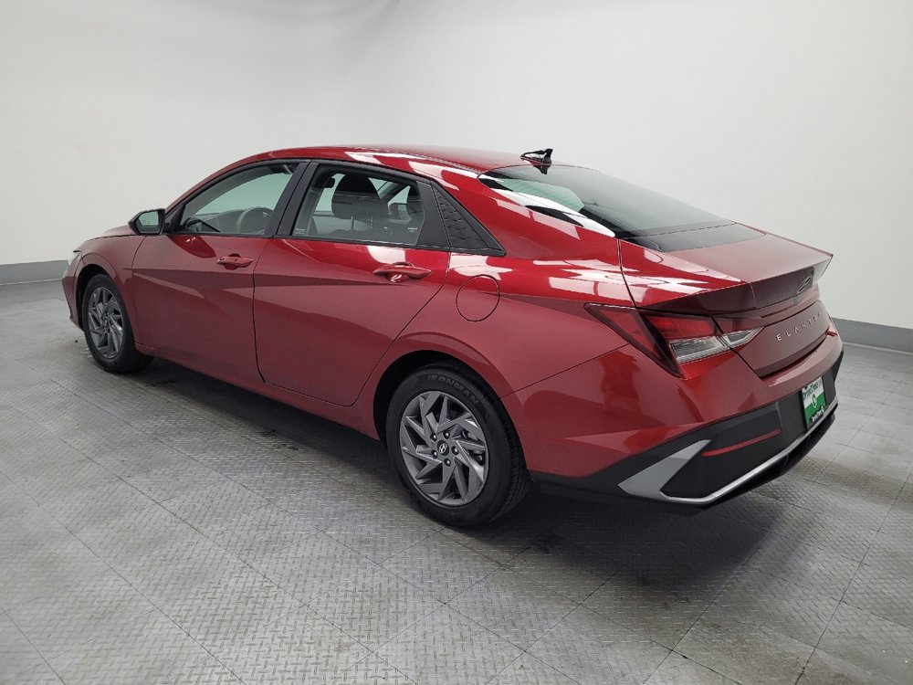 Used 2024 Hyundai Elantra SEL image 3