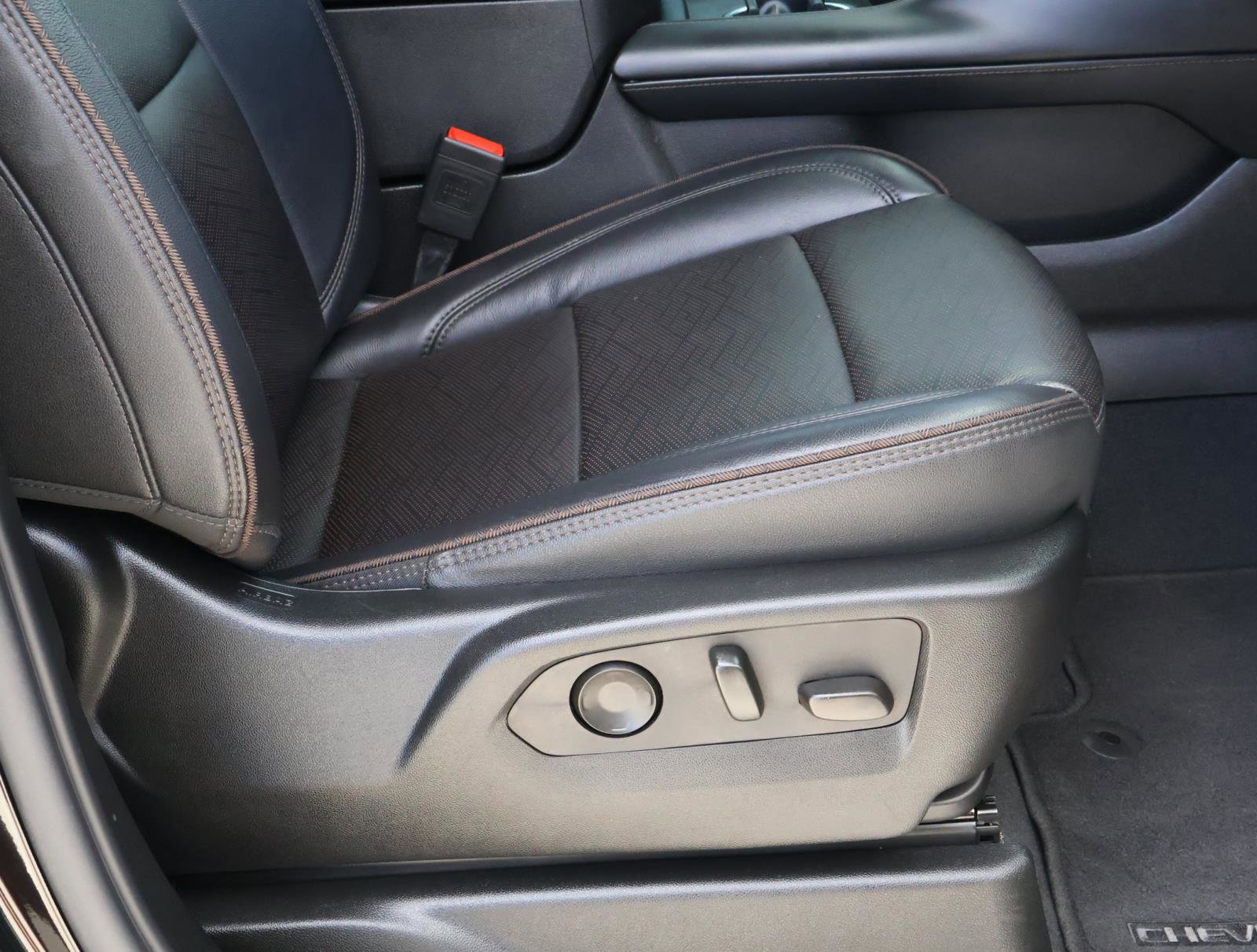Used 2024 Chevrolet Suburban High Country image 23