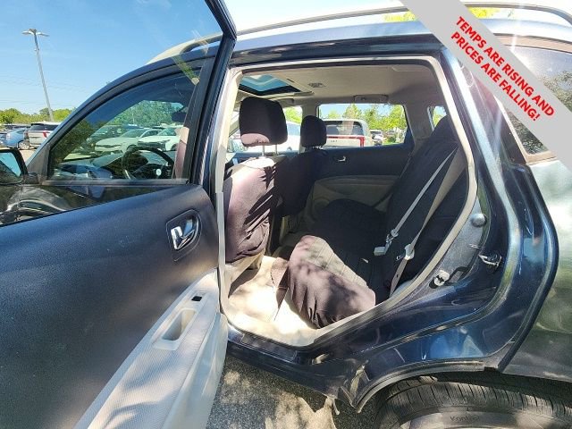 Used 2013 Nissan Rogue SV w/ Premium Pkg image 18