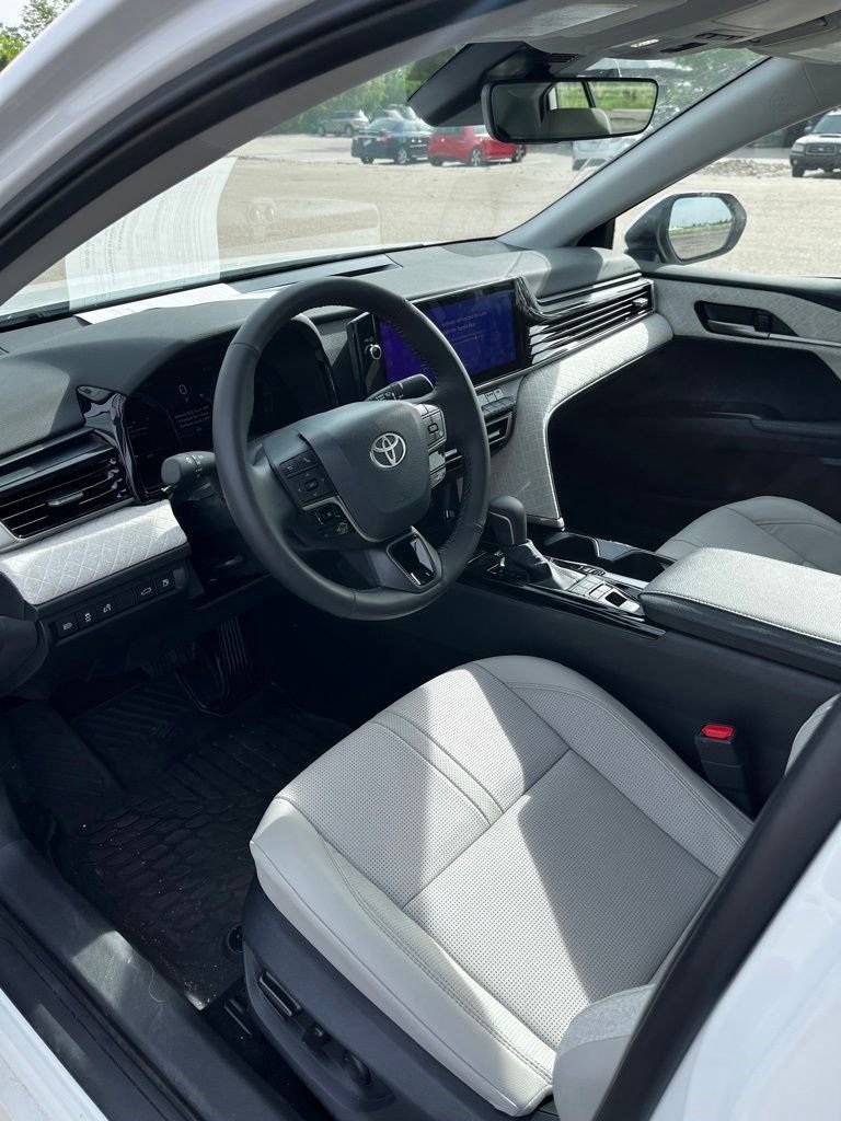 Used 2026 Toyota Camry XLE AWD/4WD image 9