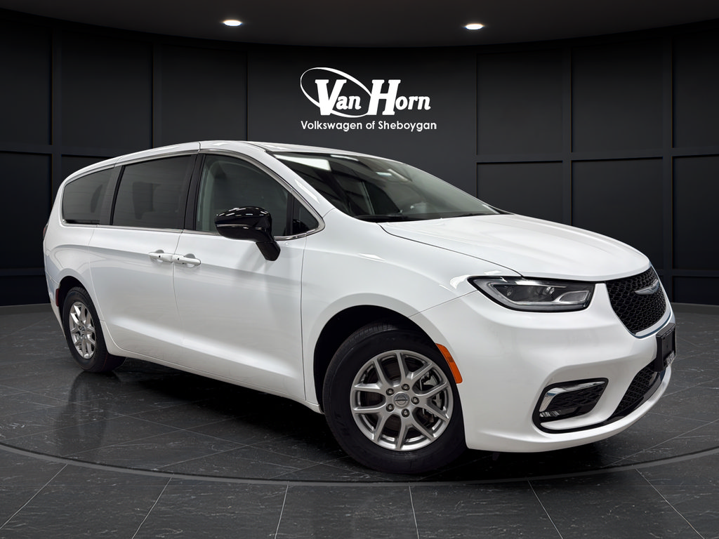 Used 2024 Chrysler Pacifica Touring-L FWD image 1