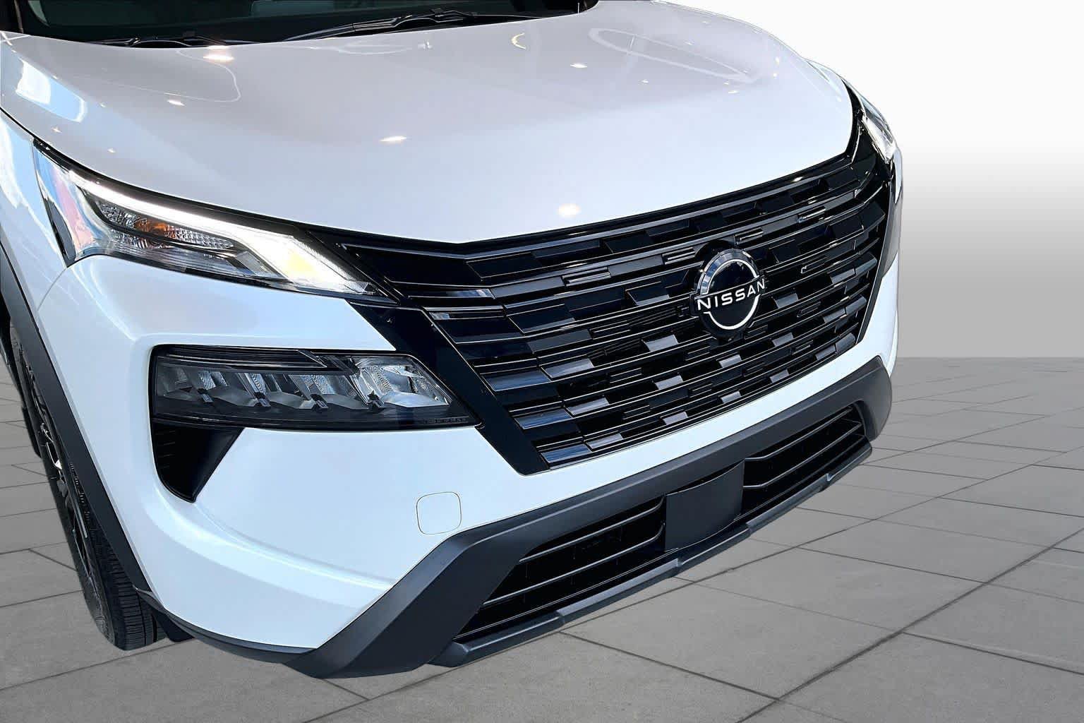 Used 2026 Nissan Rogue Dark Armor FWD image 29