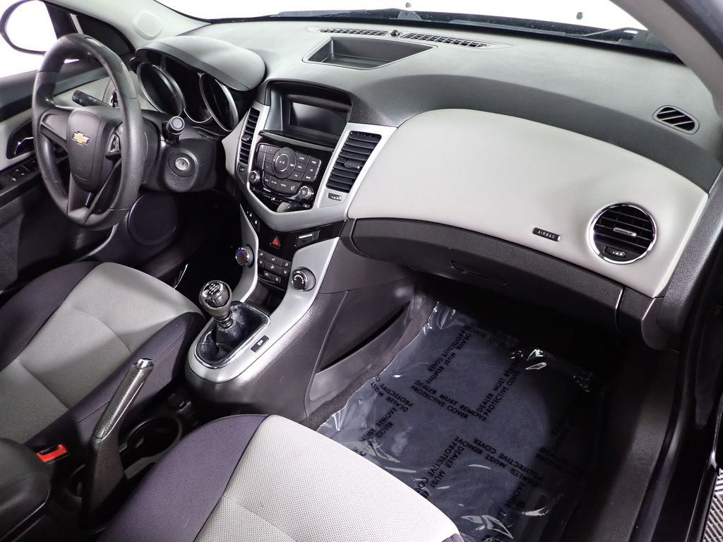 Used 2013 Chevrolet Cruze LS image 43