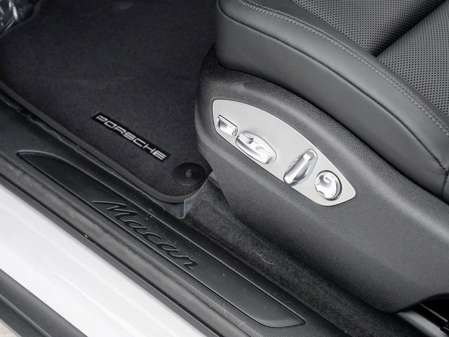 Certified 2025 Porsche Macan image 11