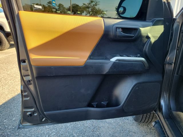 Used 2020 Toyota Tacoma SR5 RWD image 21