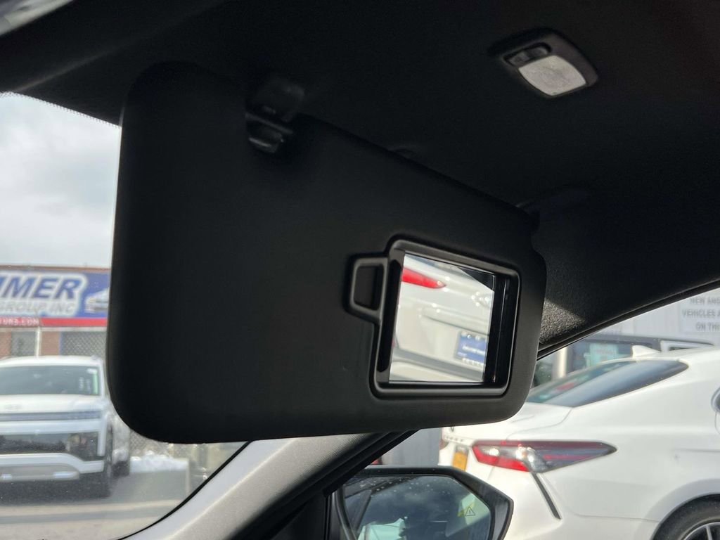 Certified 2025 Hyundai Elantra Sport image 39