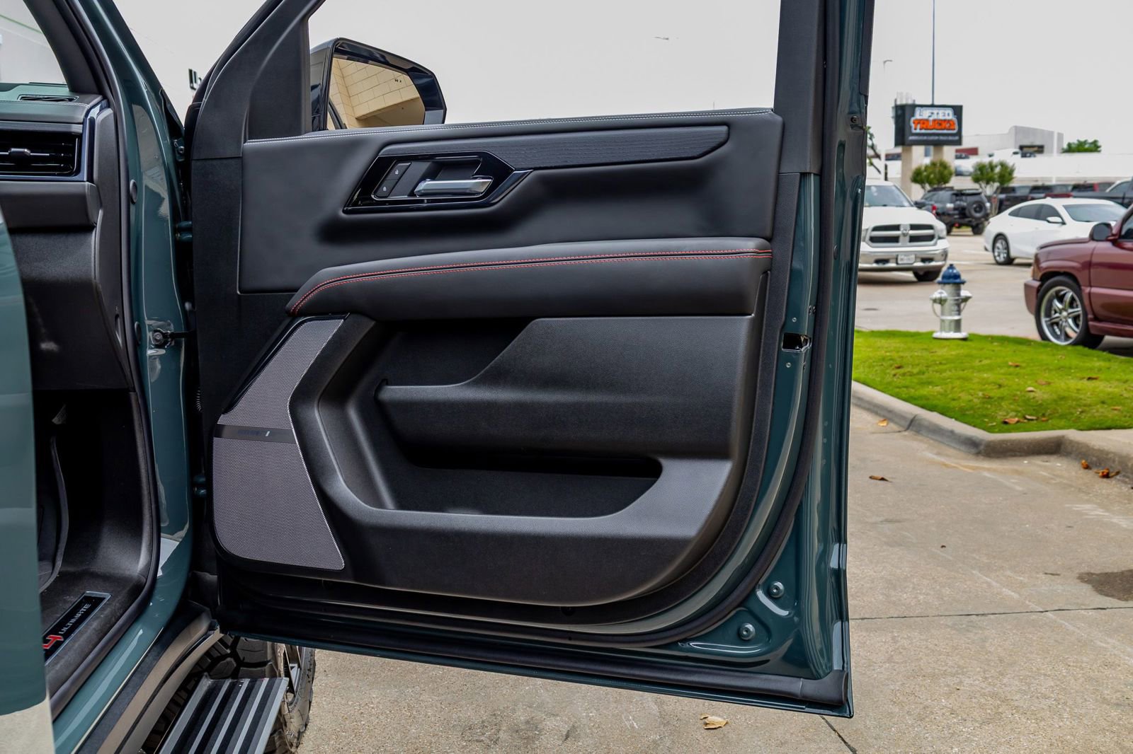 Used 2026 GMC Yukon XL AT4 Ultimate w/ LPO, Floor Liner Package image 40