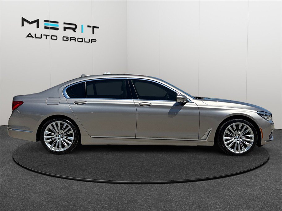 Used 2016 BMW 750i RWD image 10