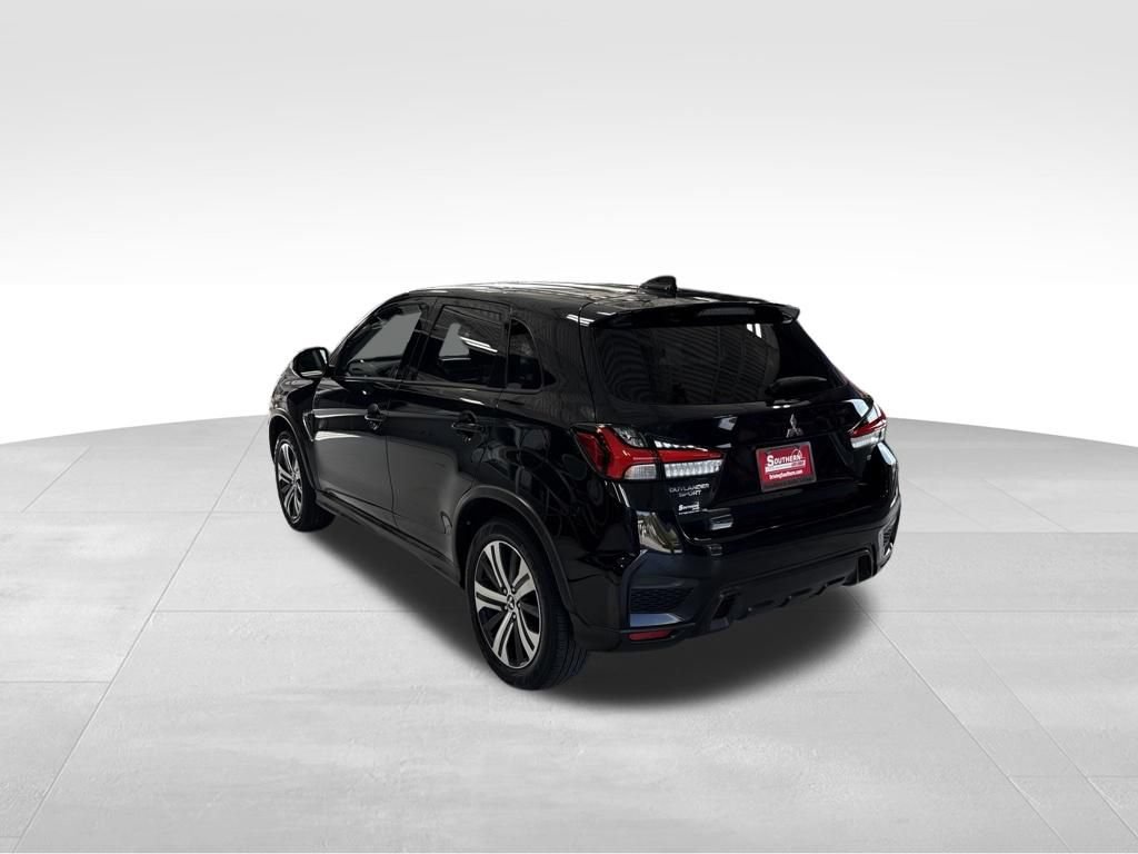 Used 2022 Mitsubishi Outlander Sport SE AWD/4WD image 3