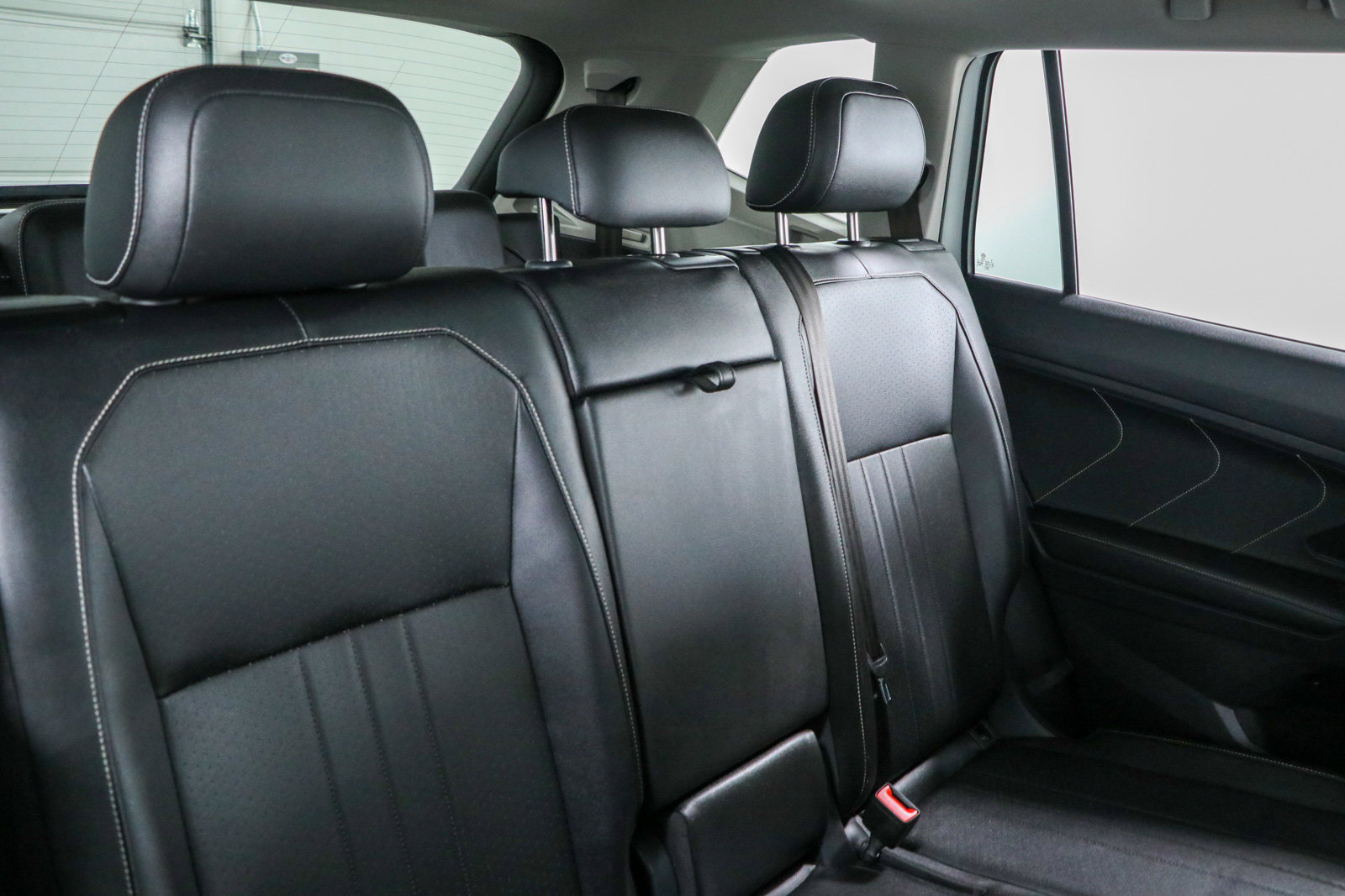 Used 2023 Volkswagen Tiguan SE w/ Panoramic Sunroof Package FWD image 29