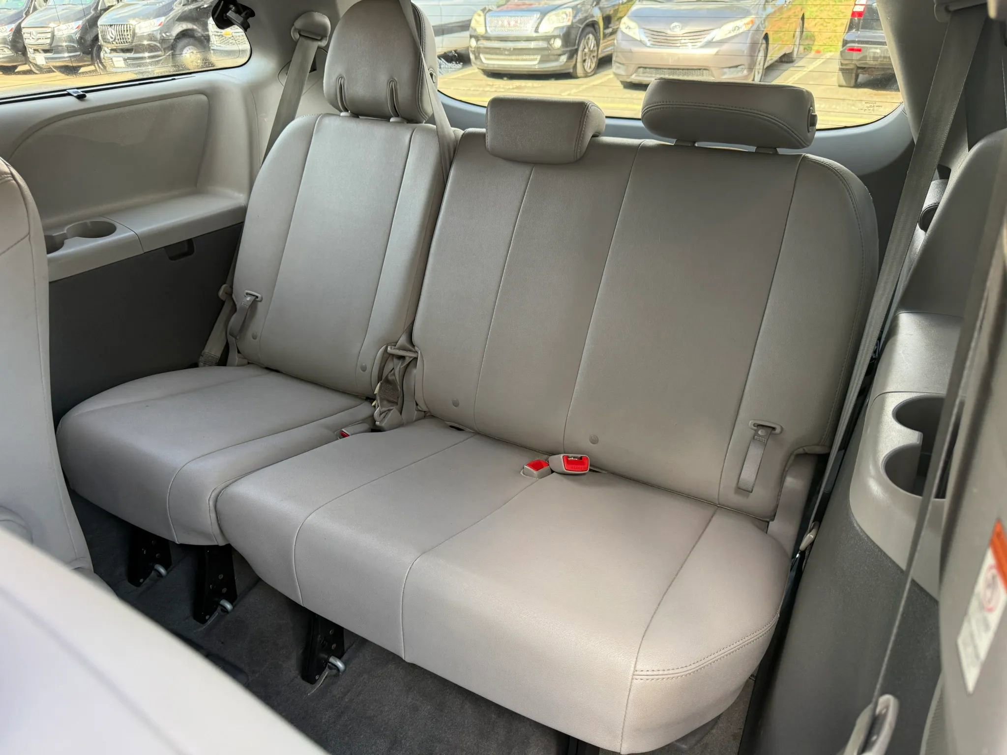 Used 2015 Toyota Sienna XLE image 26
