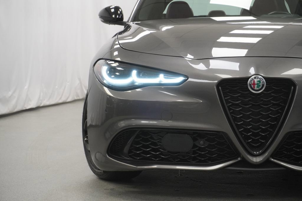 Used 2024 Alfa Romeo Giulia Veloce image 6