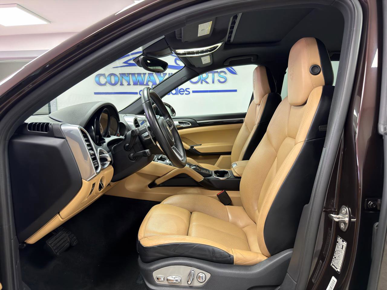 Used 2018 Porsche Cayenne Platinum Edition w/ Premium Package Plus AWD/4WD image 9