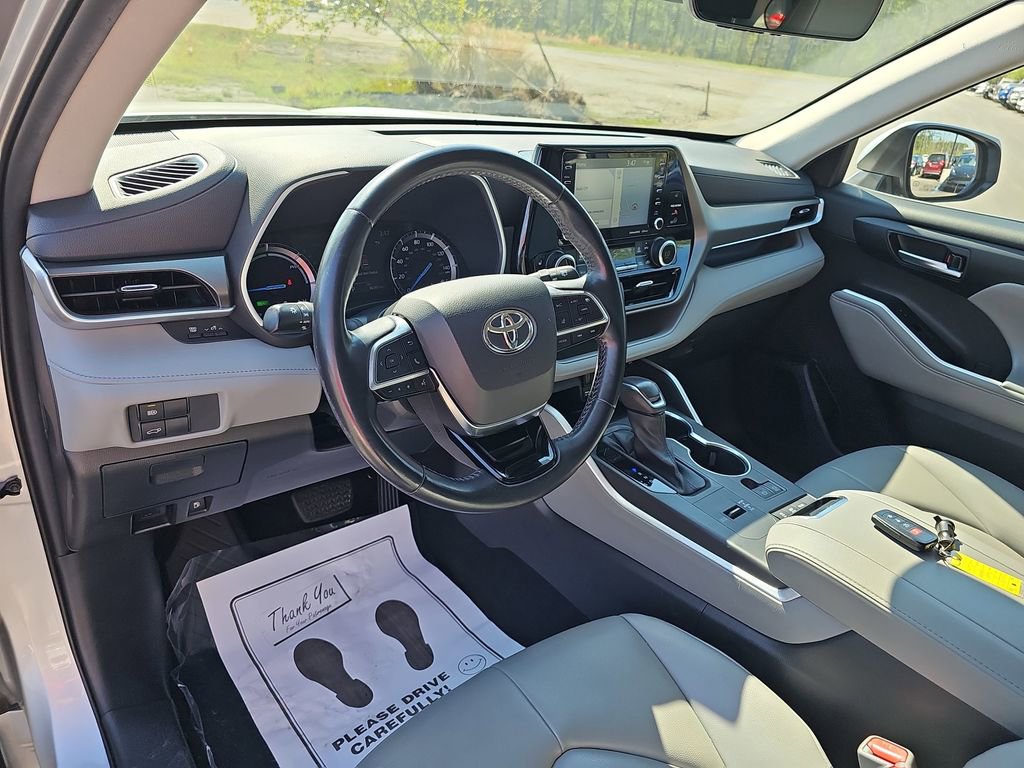 Used 2020 Toyota Highlander XLE image 21
