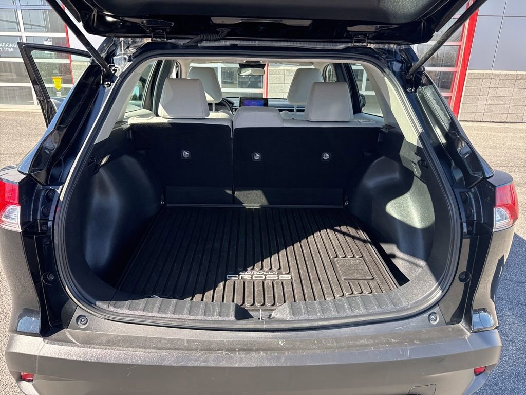 Used 2023 Toyota Corolla Cross L image 17