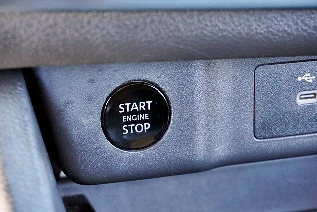 Used 2025 Nissan Rogue S AWD/4WD image 40