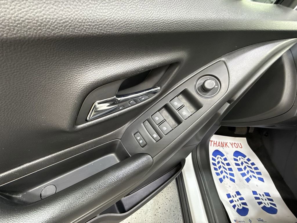 Certified 2022 Chevrolet Trax LT w/ LT Convenience Package image 32