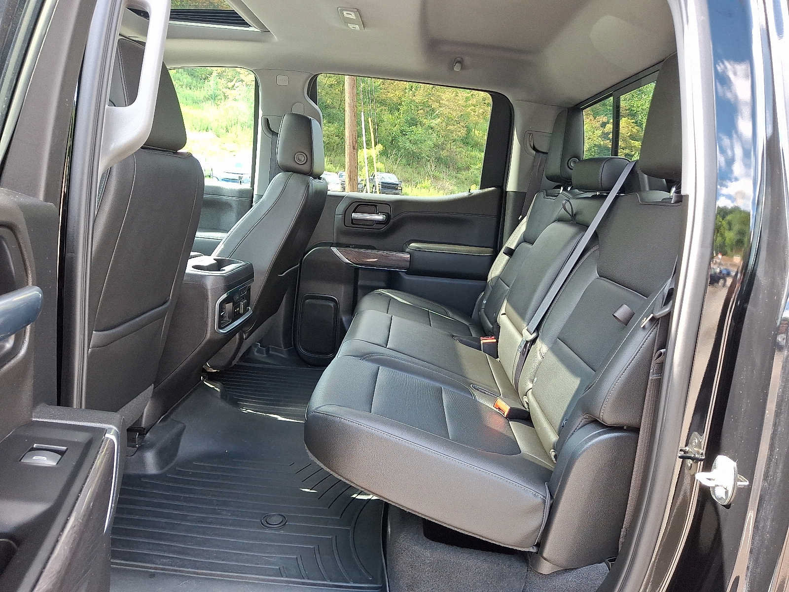 Used 2019 Chevrolet Silverado 1500 LTZ w/ LTZ Plus Package AWD/4WD image 10