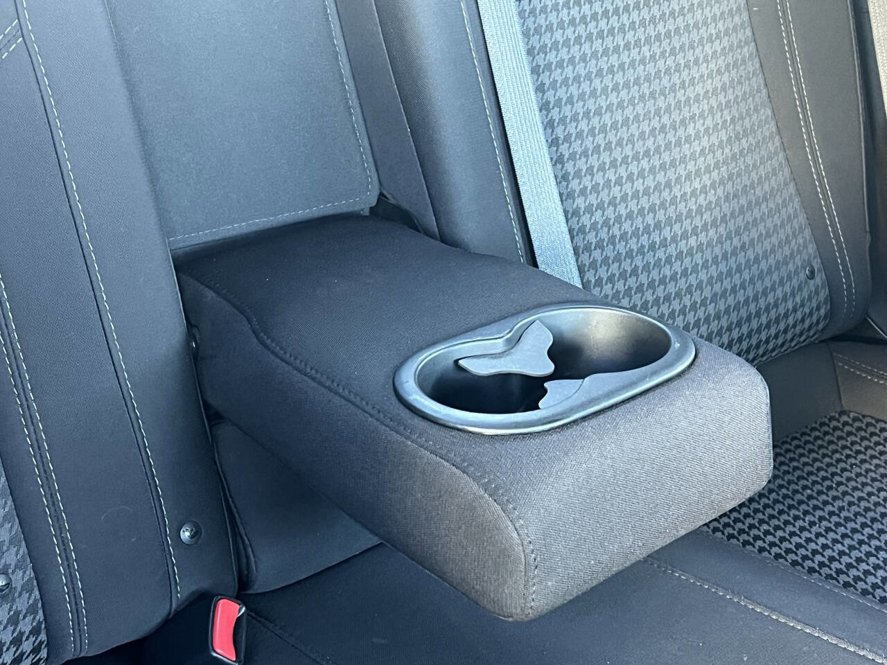 Used 2018 Dodge Challenger SXT image 34