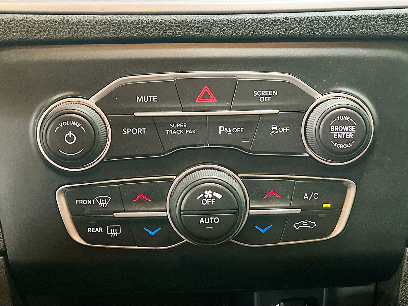 Used 2023 Dodge Charger SXT w/ Blacktop Package AWD/4WD image 15