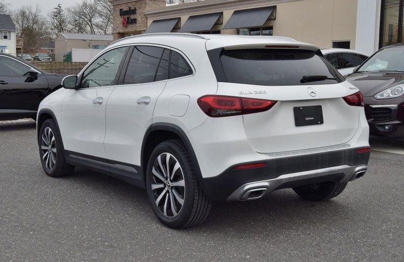 Used 2021 Mercedes-Benz GLA 250 4MATIC image 4