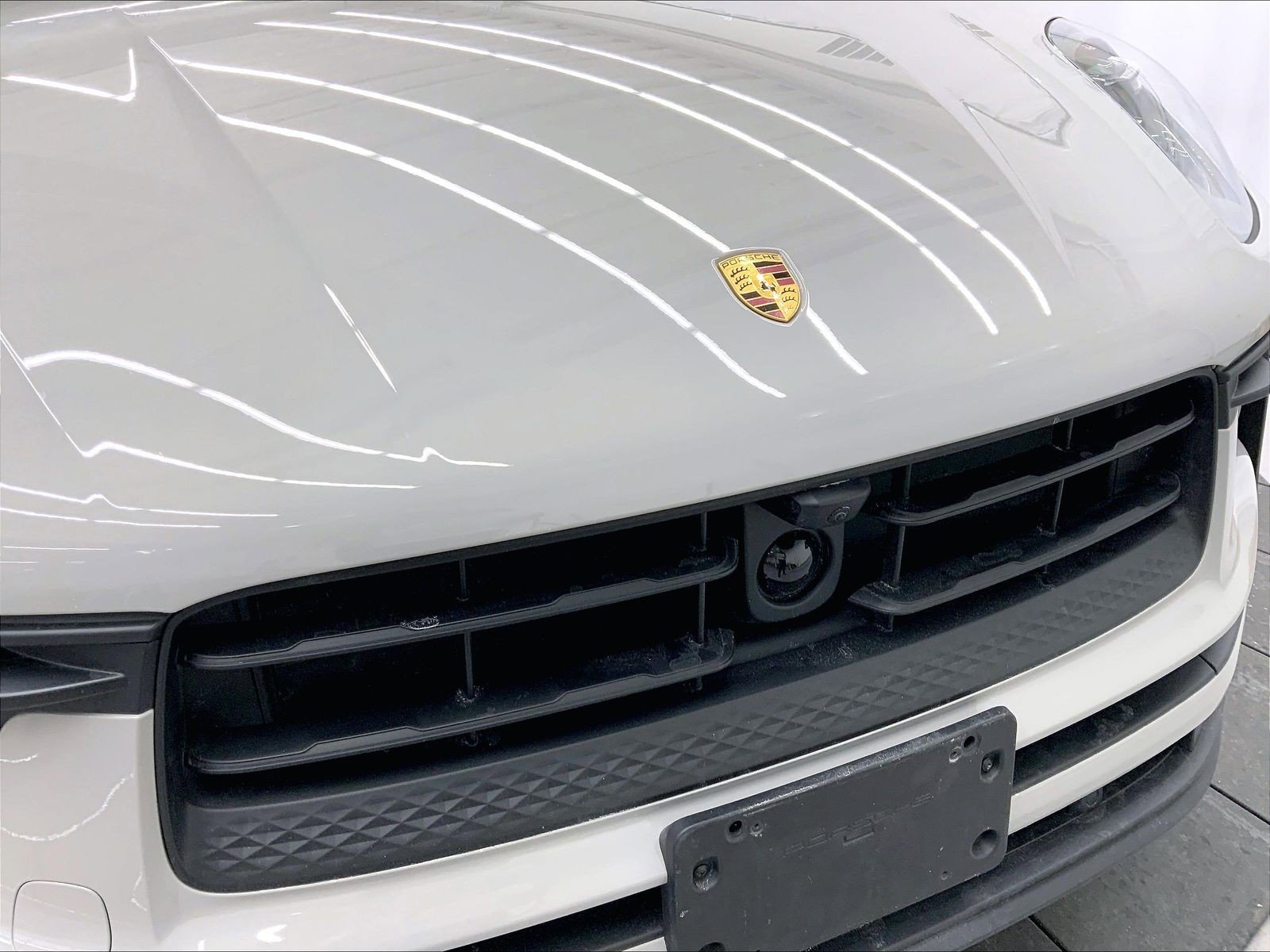 Certified 2025 Porsche Macan image 30