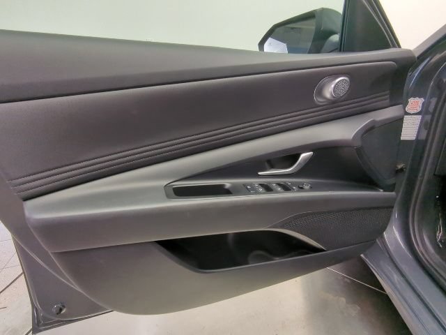 Used 2025 Hyundai Elantra SEL FWD image 11