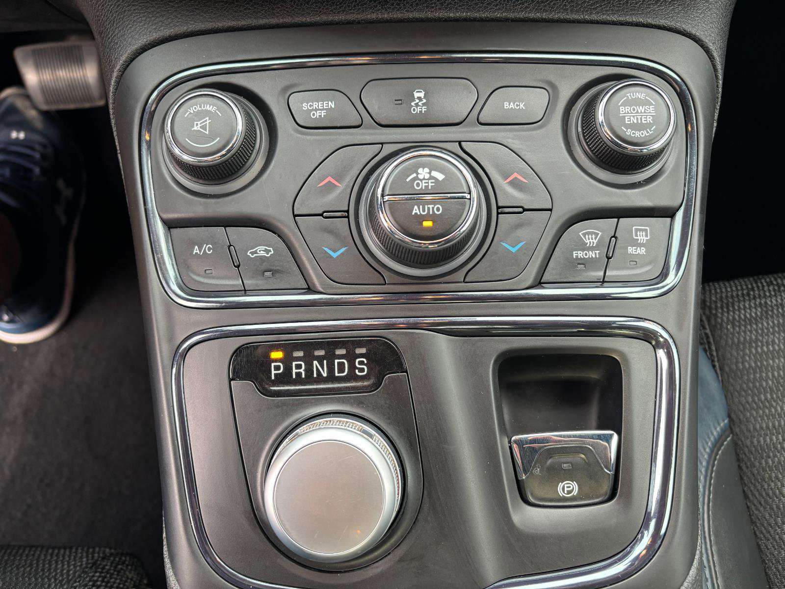 Used 2015 Chrysler 200 S w/ Comfort Group image 16