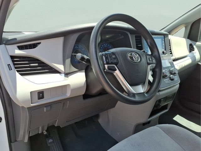 Used 2020 Toyota Sienna L FWD image 13