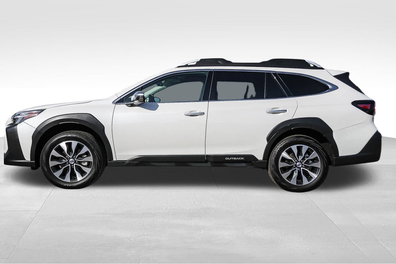 Used 2025 Subaru Outback Touring XT AWD/4WD image 8