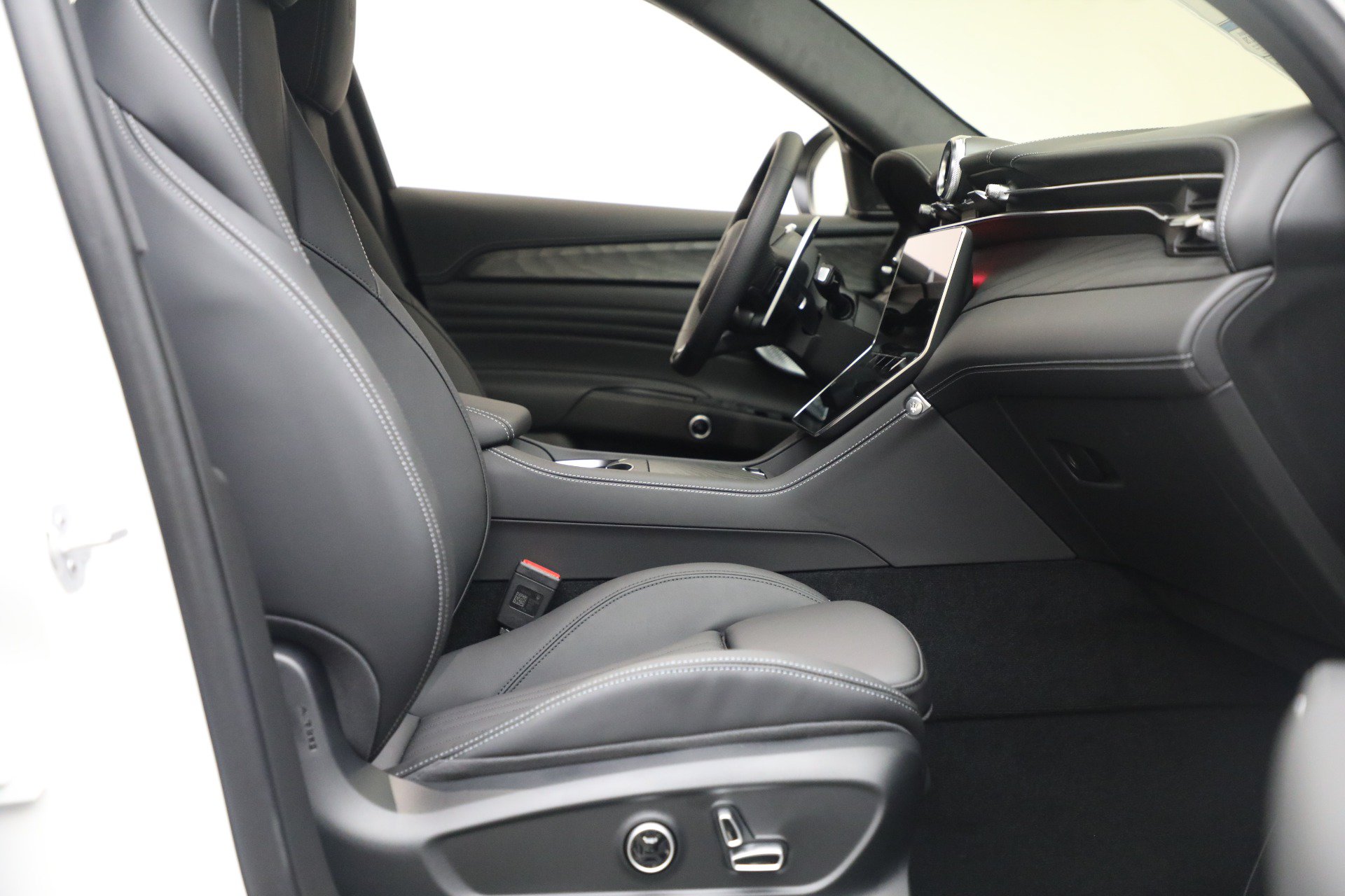 New 2025 Maserati Grecale Modena AWD/4WD image 17