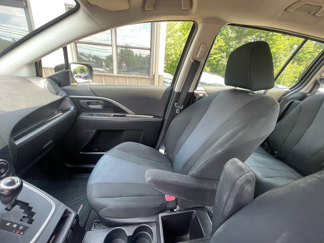 Used 2014 MAZDA MAZDA5 Touring w/ Moonroof & Audio Package FWD image 17