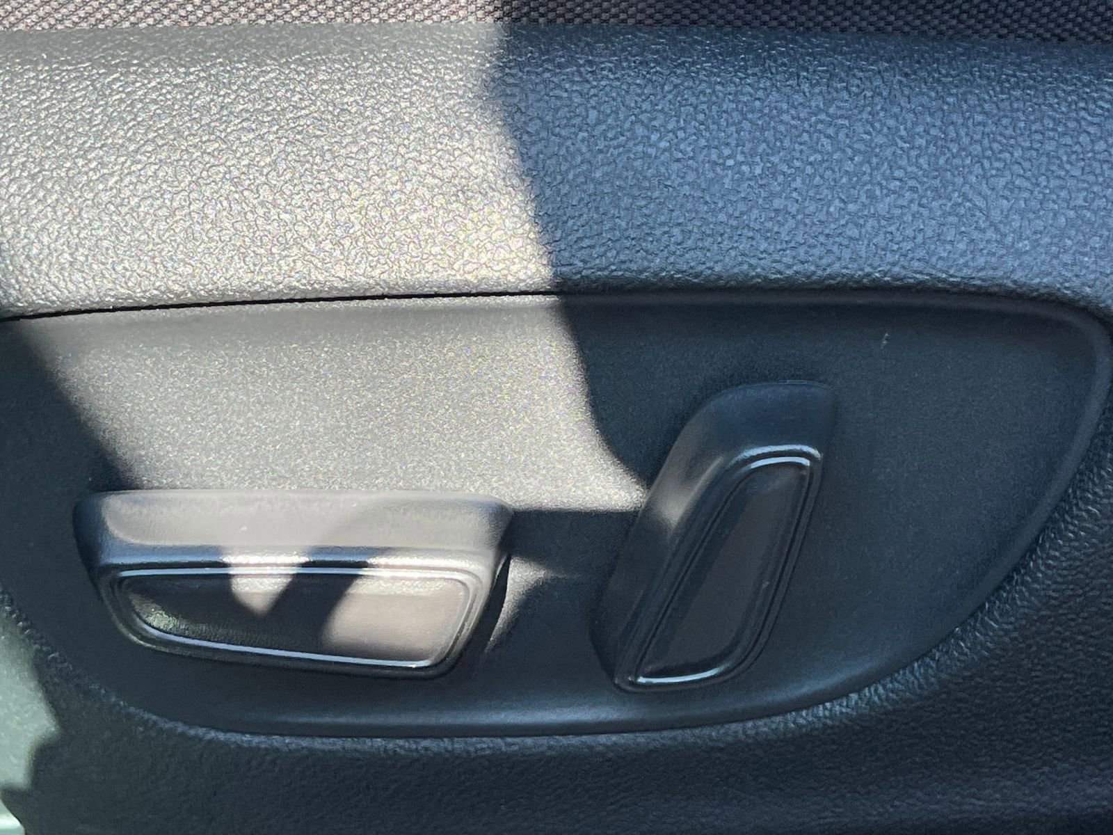 Used 2025 Toyota Highlander LE FWD image 22