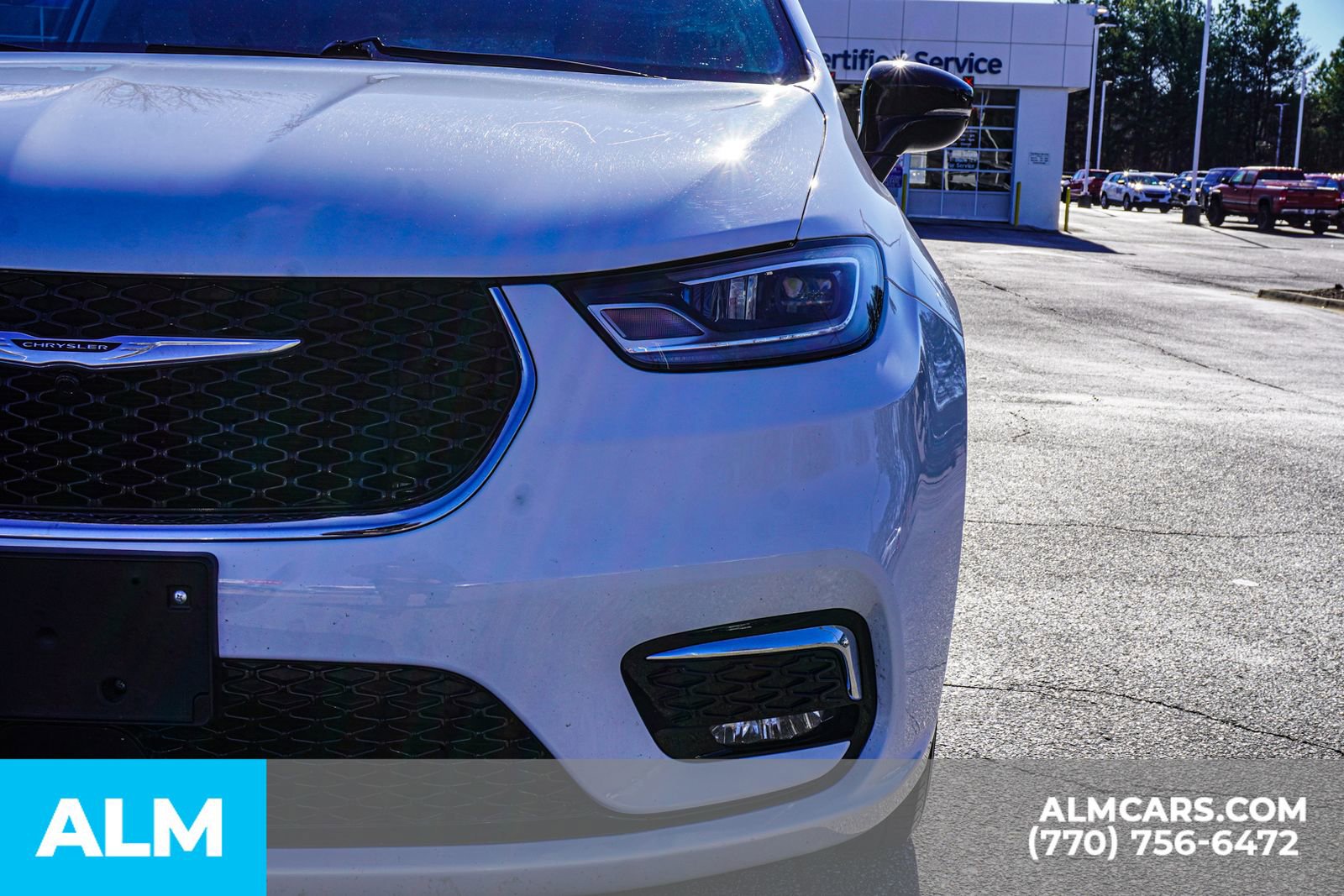 Used 2024 Chrysler Pacifica Select image 19