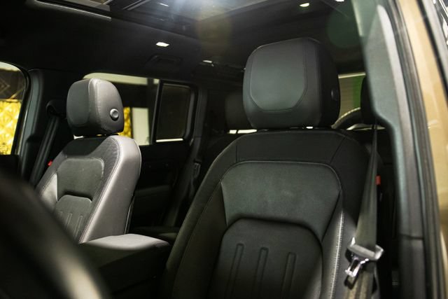 Used 2022 Land Rover Defender 110 X-Dynamic SE AWD/4WD image 9