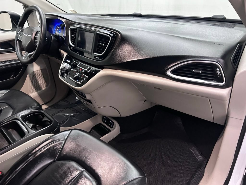 Certified 2021 Chrysler Voyager Lxi FWD image 19