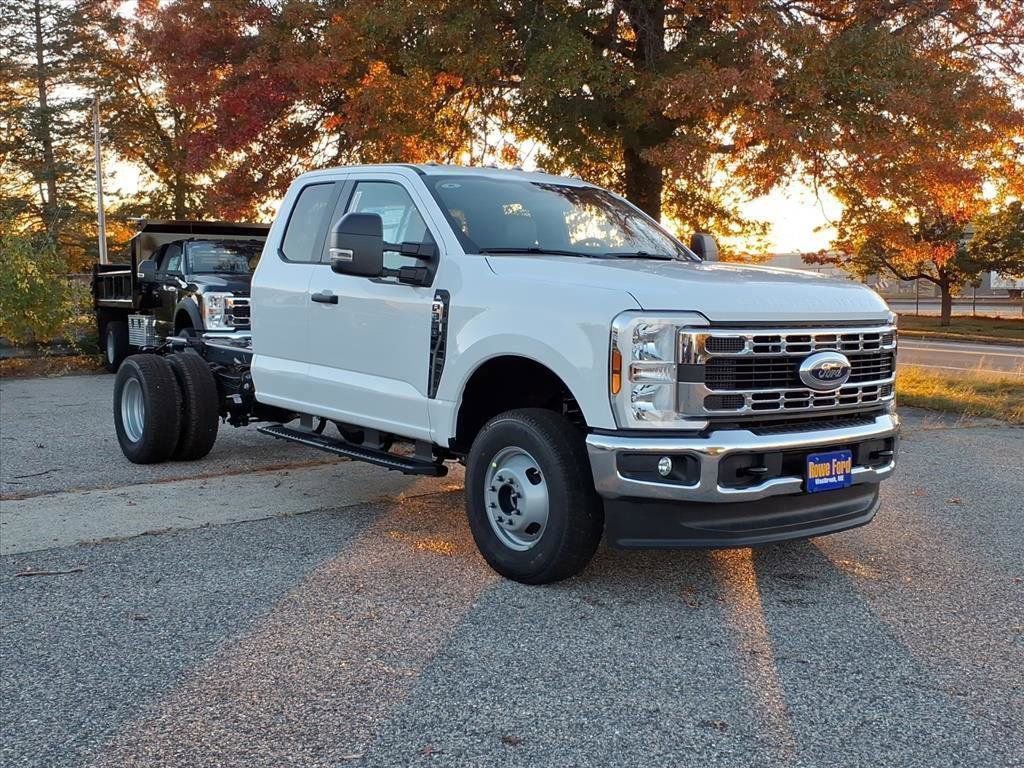 New 2026 Ford F350 XL w/ XL Chrome Package image 1