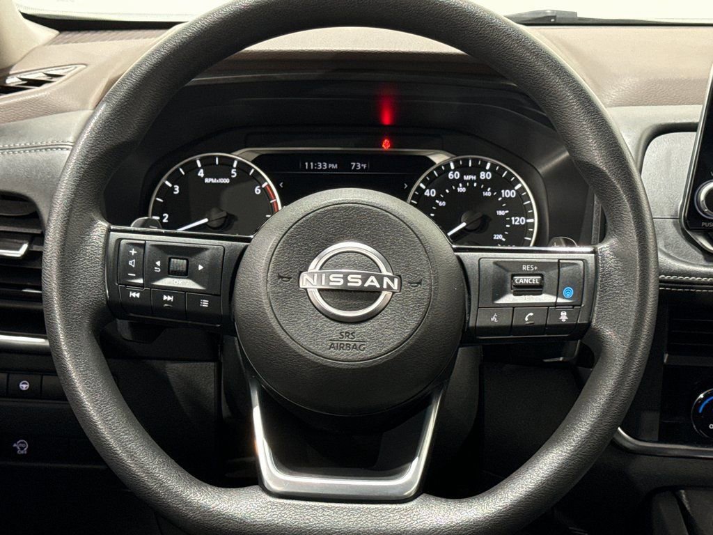 Used 2023 Nissan Rogue SV image 4