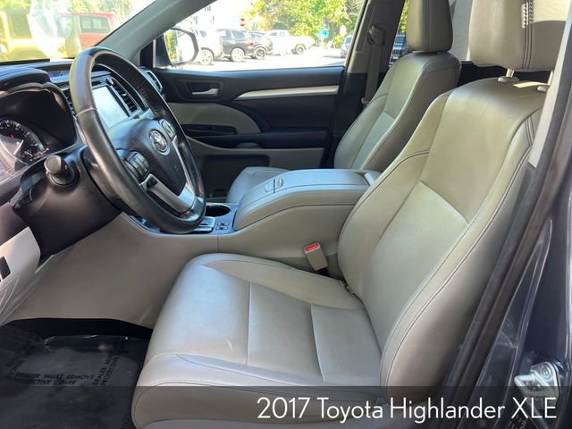 Used 2017 Toyota Highlander XLE AWD/4WD image 11