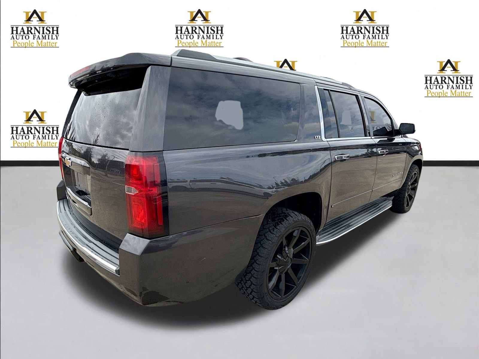 Used 2015 Chevrolet Suburban LTZ image 6