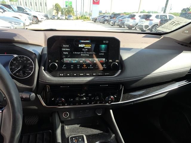 Used 2023 Nissan Rogue SL w/ SL Premium Package image 18