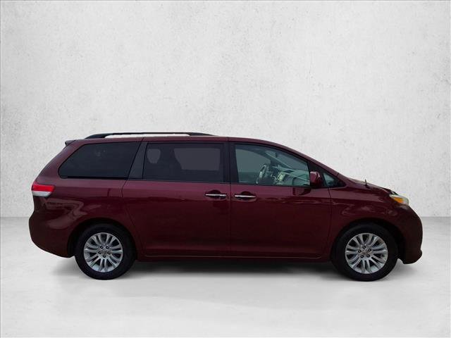 Used 2014 Toyota Sienna XLE FWD image 4