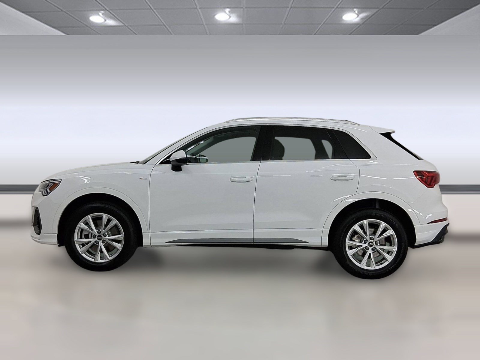 Used 2025 Audi Q3 2.0T Premium w/ Convenience Package AWD/4WD image 2