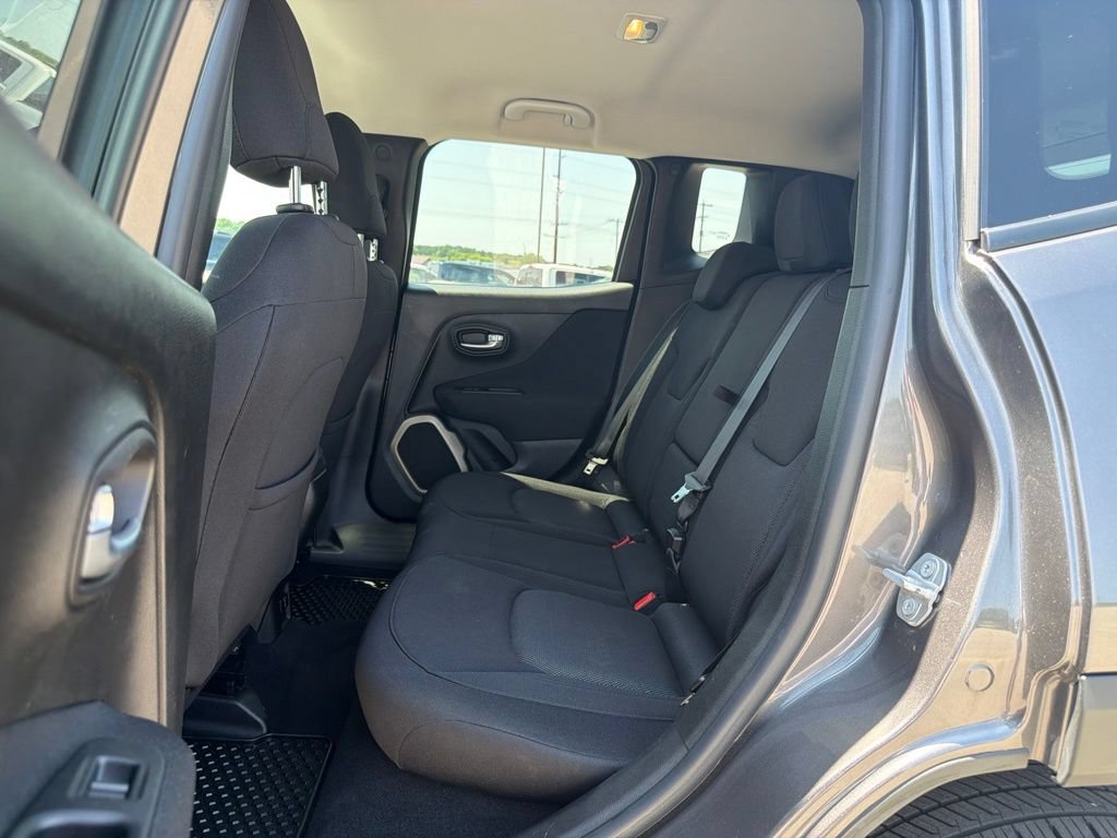 Used 2017 Jeep Renegade Latitude w/ Popular Equipment Group AWD/4WD image 19