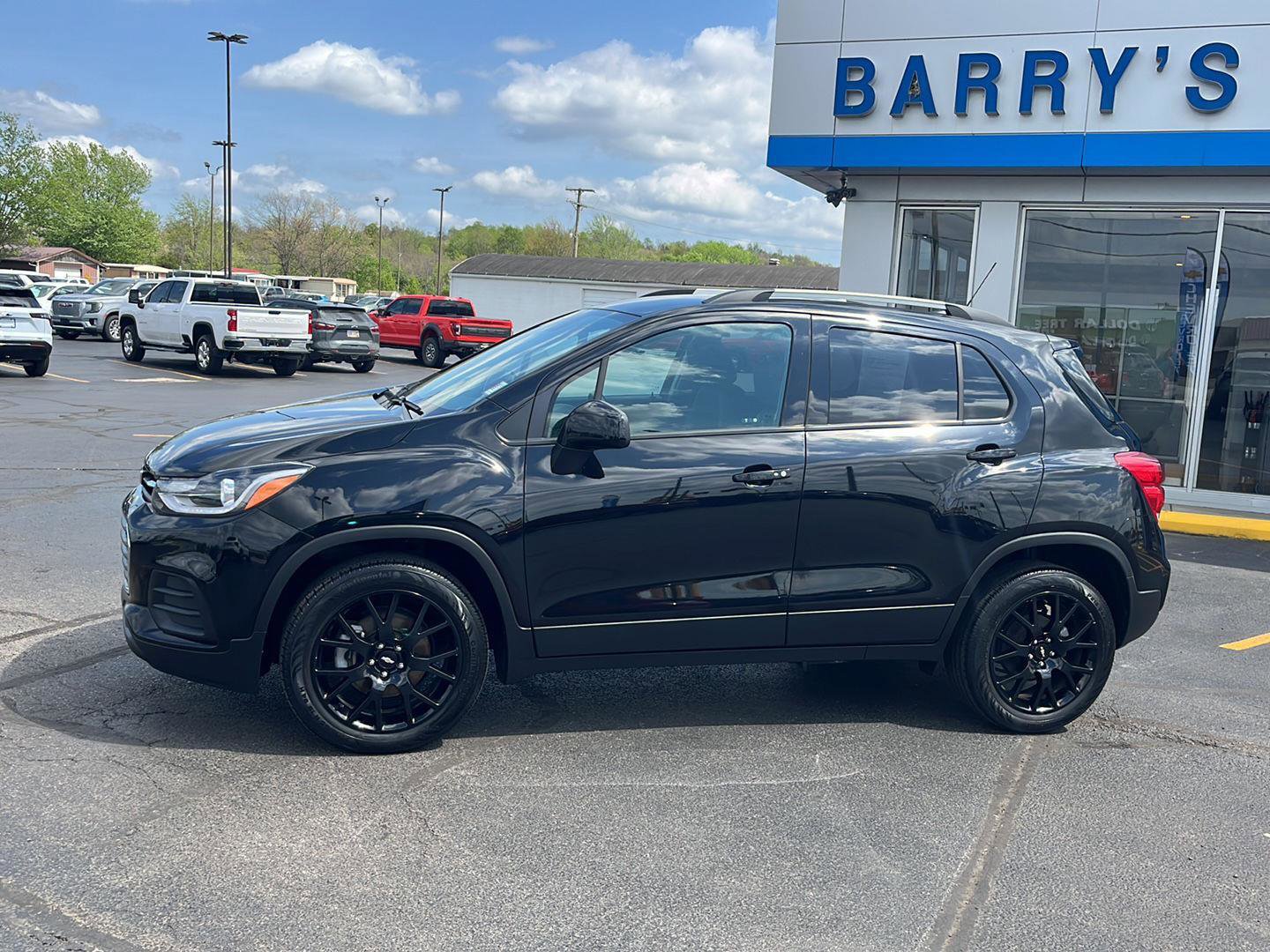 Used 2022 Chevrolet Trax LT w/ Driver Confidence Package image 2