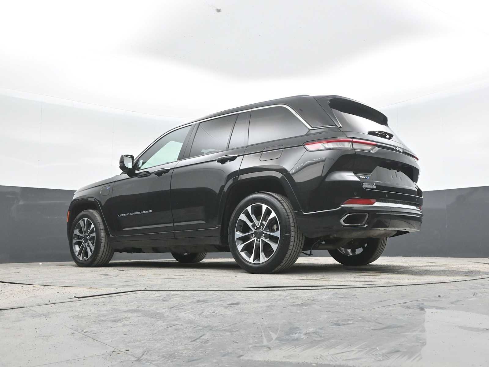 Used 2023 Jeep Grand Cherokee Overland image 36