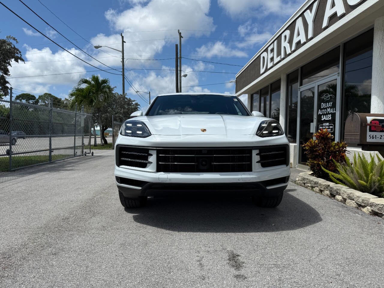 Used 2024 Porsche Cayenne image 2